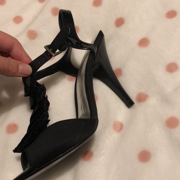 New black heels - Picture 3 of 6